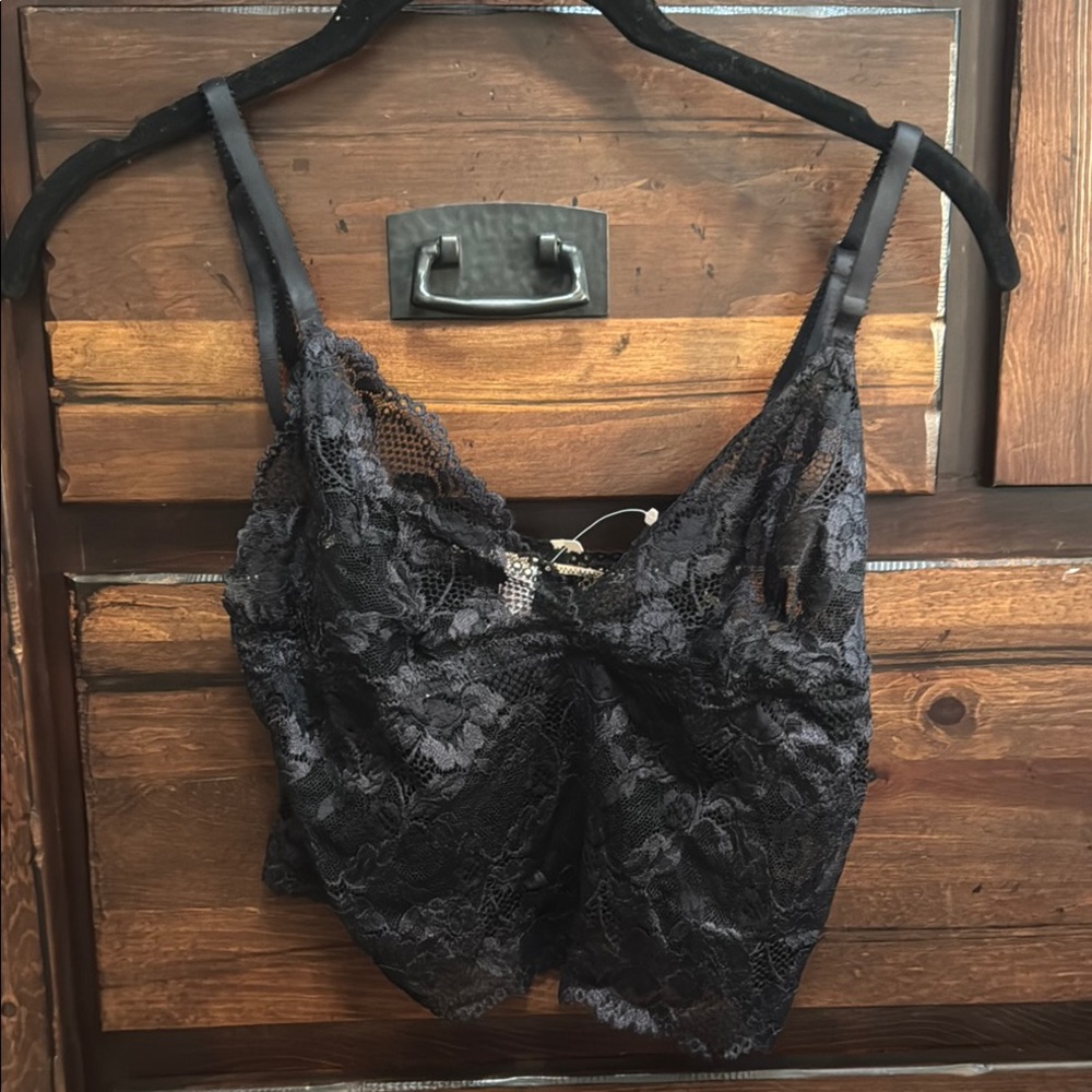 NWT Victoria’s Secret  Black Lace Bralette